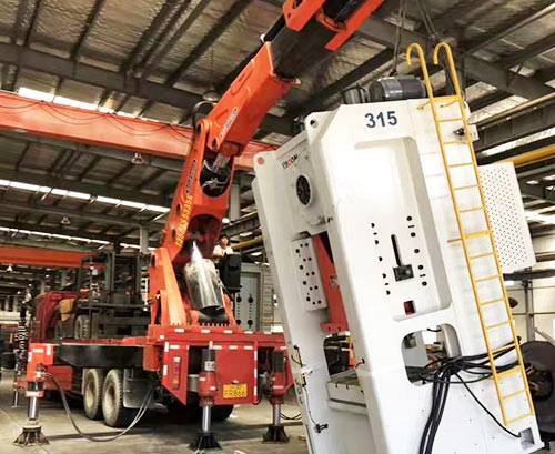 南京江宁附近随车吊出租，轻松解决运输难题