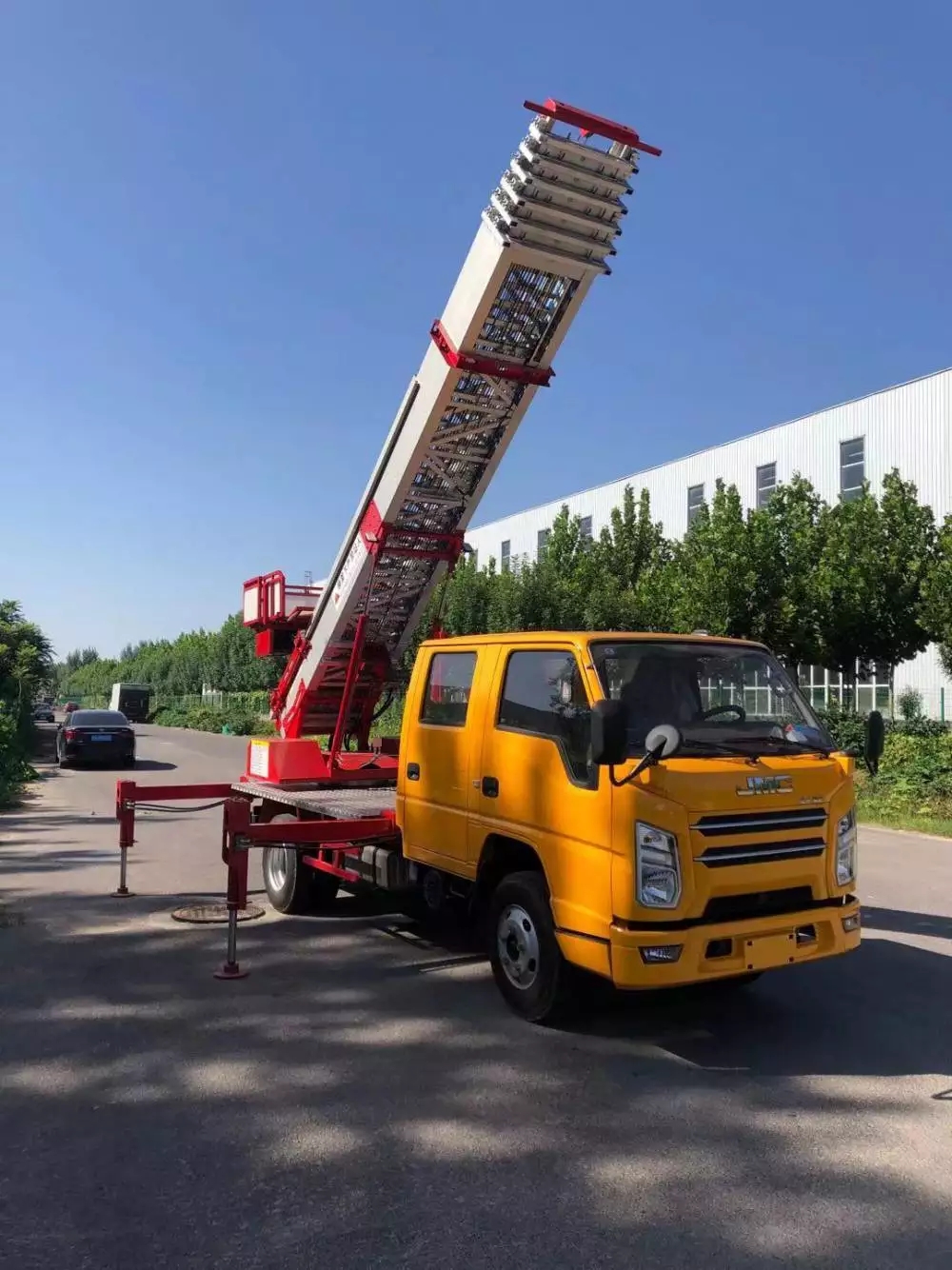 南京江宁附近的云梯车出租服务：轻松解决高空作业需求