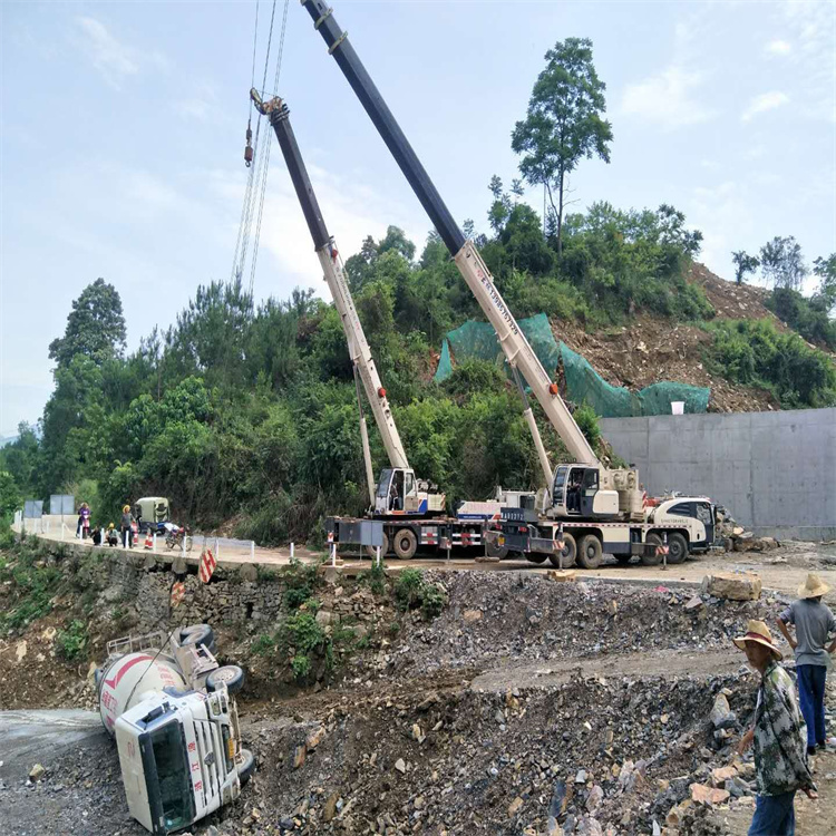 南京江宁汽车掉沟里叫吊车救援要多少钱